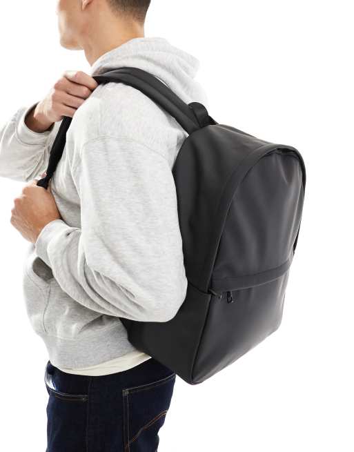 ASOS DESIGN Gummierter Rucksack in Schwarz