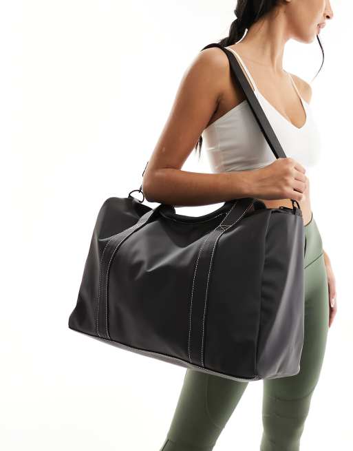 ASOS DESIGN – Gumowana wodoodporna torba sportowa w czarnym kolorze