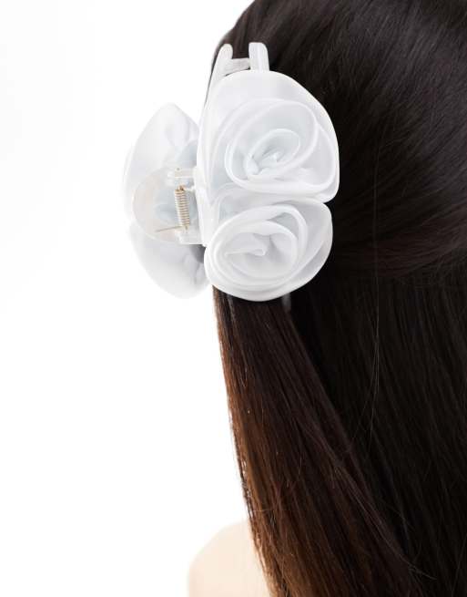 ASOS DESIGN - Haarklem met bloemvormig corsagedetail in ivoorwit