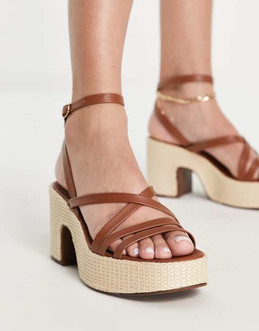 ASOS DESIGN – Hackney – Jasnobrązowe sandały z paseczkami na średnim obcasie , 3 z 4