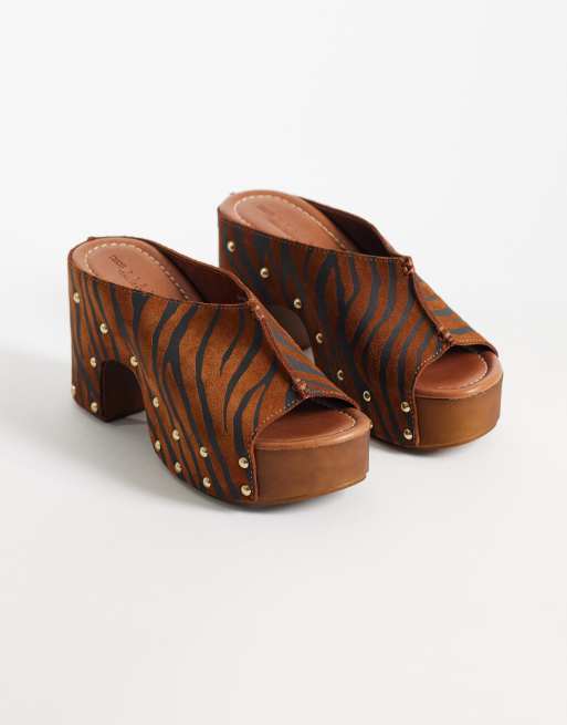 ASOS DESIGN – Hadley – Hochwertige Pantoletten-Clogs aus Wildleder mit Zebramuster und Absatz, 2 von 4