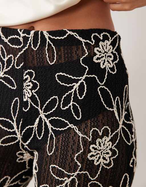 ASOS DESIGN haftowane szydełkowe spodnie capri w kolorze mono, 5 z 5