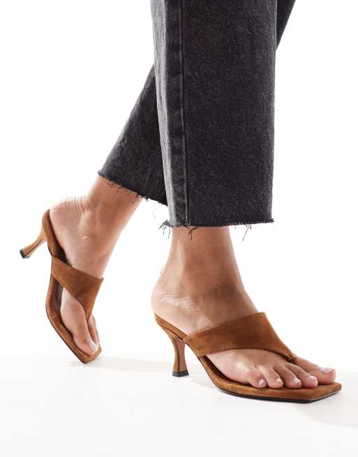 ASOS DESIGN - Hailey - Sandales à talon mi-haut en cuir de qualité supérieure avec entre-doigts - Fauve