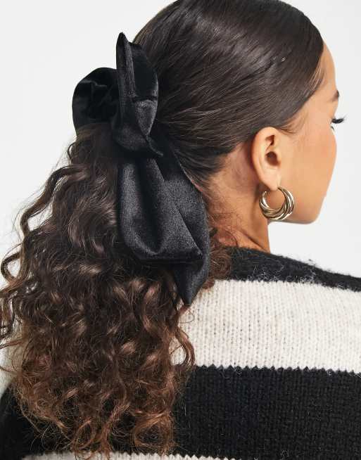 ASOS DESIGN hair bow in black velvet, 2 of 4