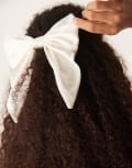 [ASOS DESIGN] ASOS DESIGN hair bow with embroidered just married detail in ivory-White No Size Ivory