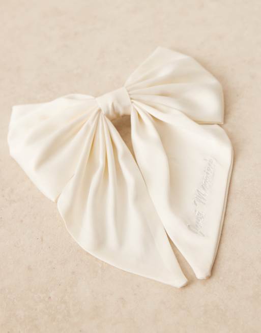 ASOS DESIGN hair bow with embroidered just married detail in ivory, 2 of 3
