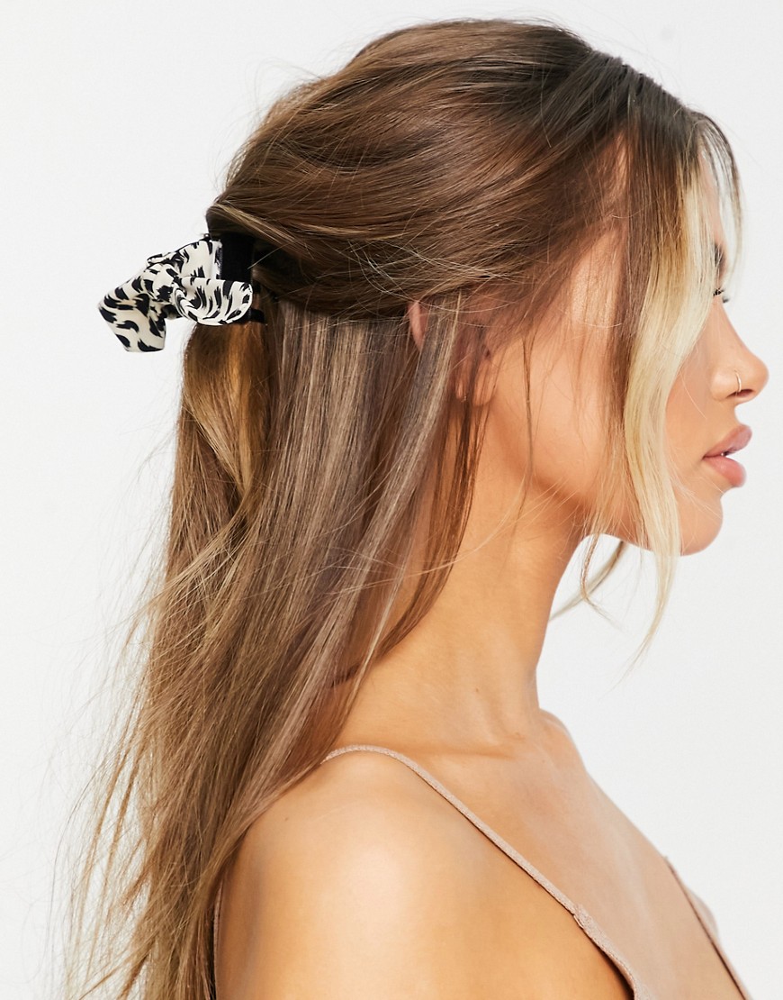 ASOS DESIGN hair claw with bow detail in mono leopard-Black