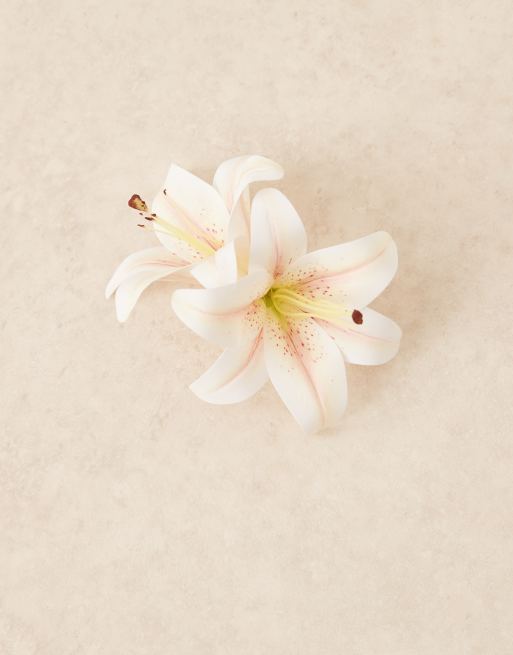ASOS DESIGN hair claw with faux lily flowers in pink, 2 of 3