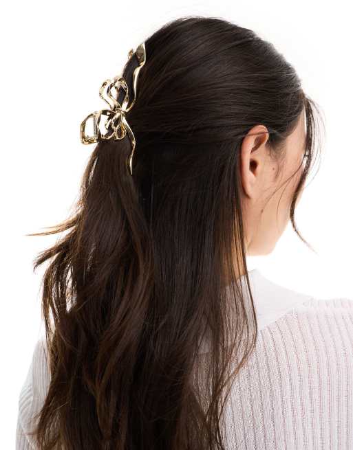 ASOS DESIGN hair claw with molten bow detail in gold tone, 3 of 4