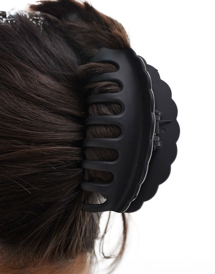 ASOS DESIGN hair claw with scallop edge design in black