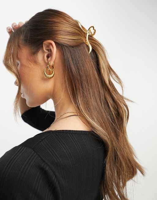 ASOS DESIGN hair clip claw with heart design in gold tone, 2 of 4