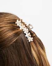 ASOS DESIGN pearl bow hair clip