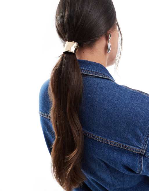 ASOS DESIGN hairband cuff with hammered detail in gold tone, 3 of 3