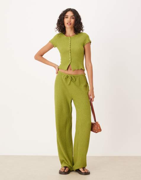 ASOS DESIGN – Häkel-Set in Grün mit kurzärmligem Oberteil mit Knopfleiste und Hose - view 1