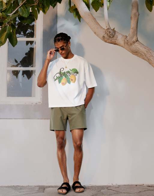 ASOS DESIGN – Halblange Badeshorts in Khaki, 2 von 4