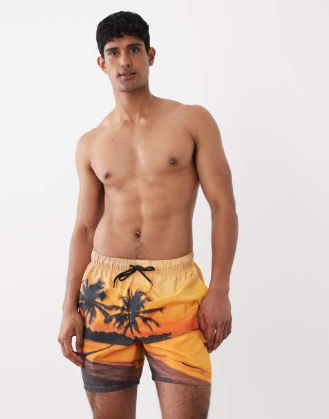 ASOS DESIGN – Halblange Badeshorts in Orange mit Sonnenuntergangsmotiv - view 1