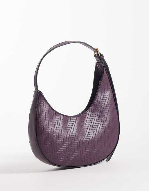 ASOS DESIGN – Halbmondförmige Schultertasche in Burgunderrot mit asymmetrischem Flechtdesign und Schnalle, 4 von 4