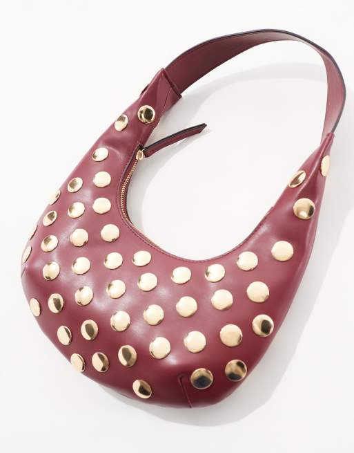 ASOS DESIGN – Halbmondförmige Schultertasche in Burgunderrot mit Nietenbesatz, 2 von 4