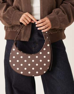 ASOS DESIGN - Halbmondförmige Schultertasche in Schokobraun mit asymmetrischem Design, Polka Dots und Schnallendetail-Br...