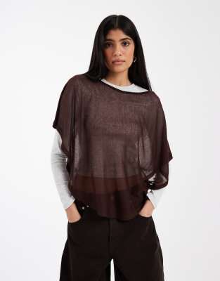 ASOS DESIGN - Halbtransparentes Cape-Oberteil in schokobrauner Strickoptik mit U-Boot-Ausschnitt-Brown