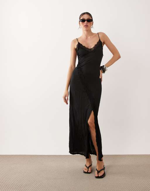 ASOS DESIGN – Halbtransparentes Maxikleid in Schwarz mit Knitterstruktur und Spitzenborte, 2 von 4