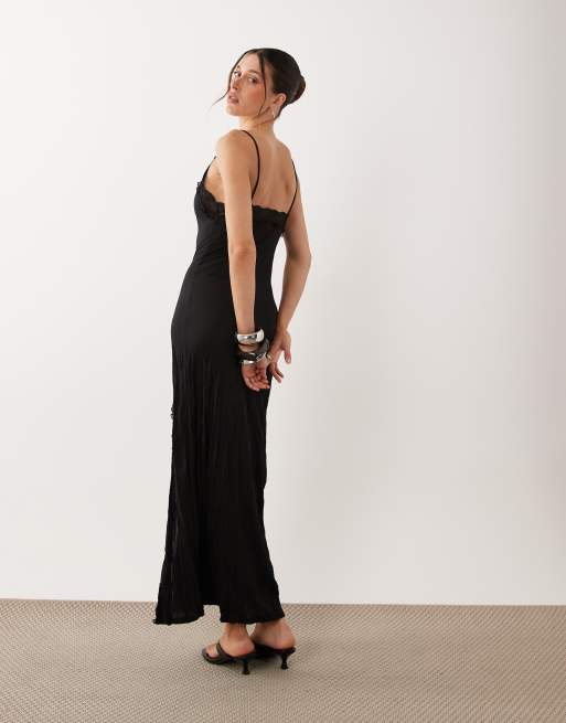 ASOS DESIGN – Halbtransparentes Maxikleid in Schwarz mit Knitterstruktur und Spitzenborte, 4 von 4