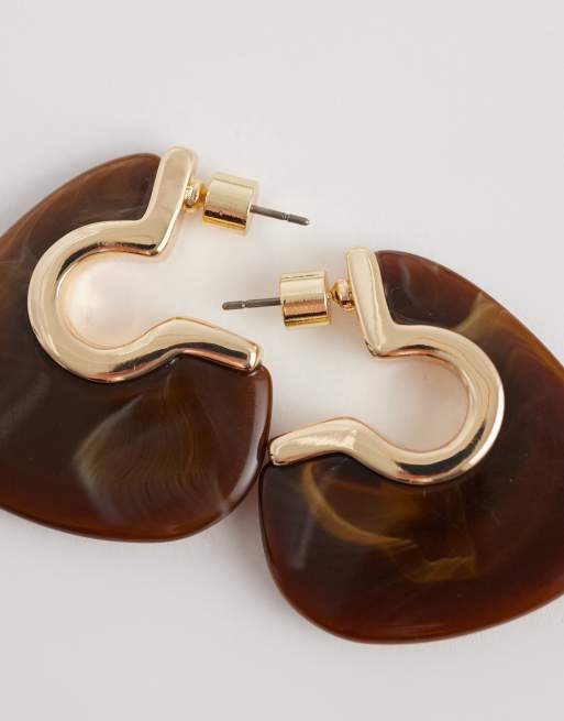 ASOS DESIGN half hoop earrings in brown resin and gold tone, 3 of 4