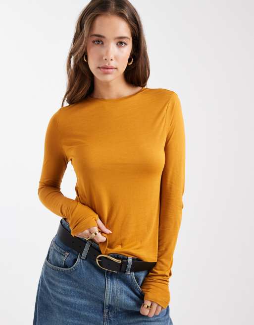 ASOS DESIGN - Halfdoorschijnende top met opstaande boord en lange mouwen in okergeel