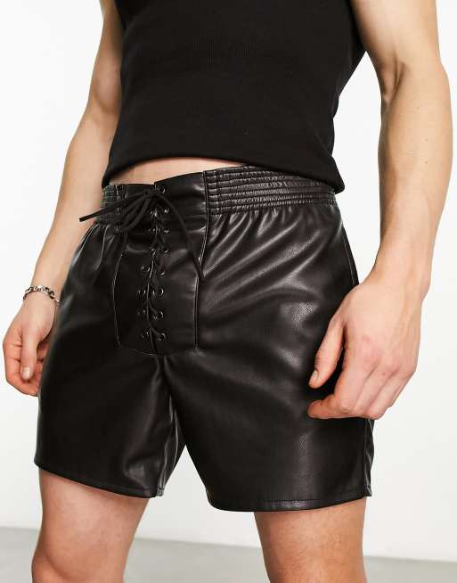 ASOS DESIGN - Halflange short met leerlook en veters in zwart 