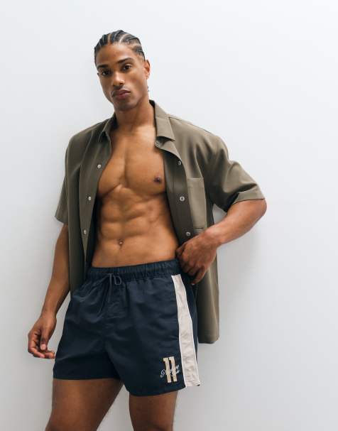 ASOS DESIGN - Halflange zwemshort met borduursel in marineblauw - view 1