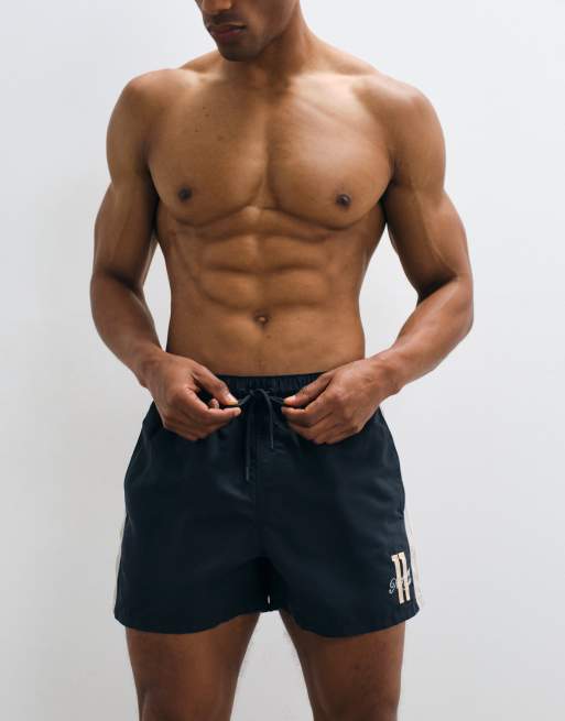 ASOS DESIGN - Halflange zwemshort met borduursel in marineblauw, 2 van 5