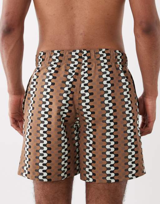ASOS DESIGN - Halflange zwemshort met geometrische print in bruin, 4 van 5