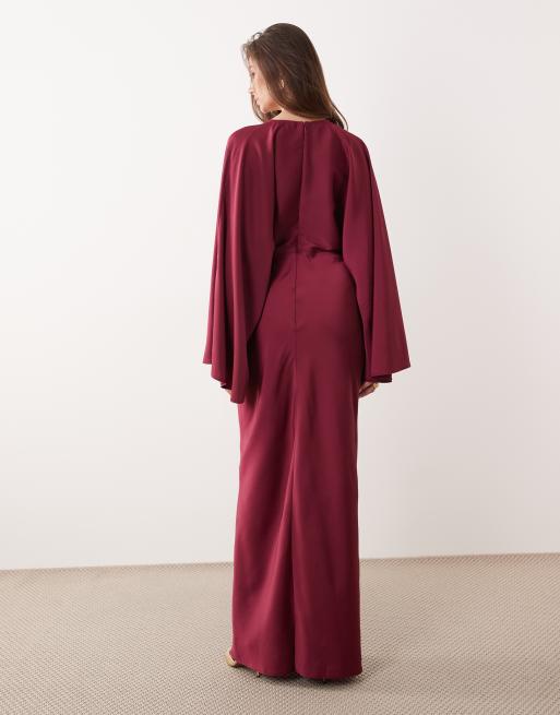 ASOS DESIGN – Hallonröd, diagonalskuren maxiklänning i texturerad satin med pingvinärmar, 4 av 4