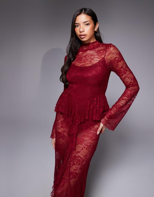 ASOS DESIGN – Hallonröd maxiklänning i skir spets med hög krage, peplumdetalj och bodyfoder, 3 av 4