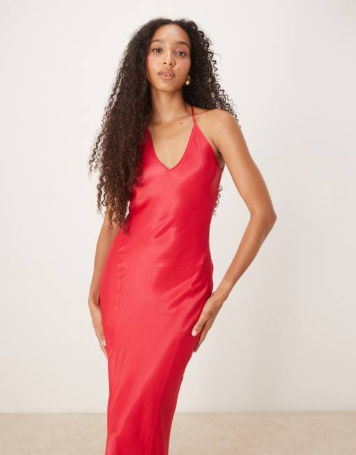 ASOS DESIGN – Hallonröd maxiklänning med dekorativ söm i satin, 3 av 4