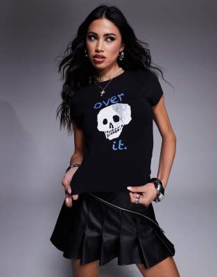 ASOS DESIGN - Halloween - Enges T-Shirt in Schwarz mit Totenkopf-Print