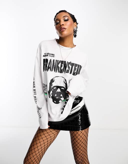ASOS DESIGN – Halloween – Langärmliges Skater-Oberteil in Weiß mit Frankenstein-Grafikprint