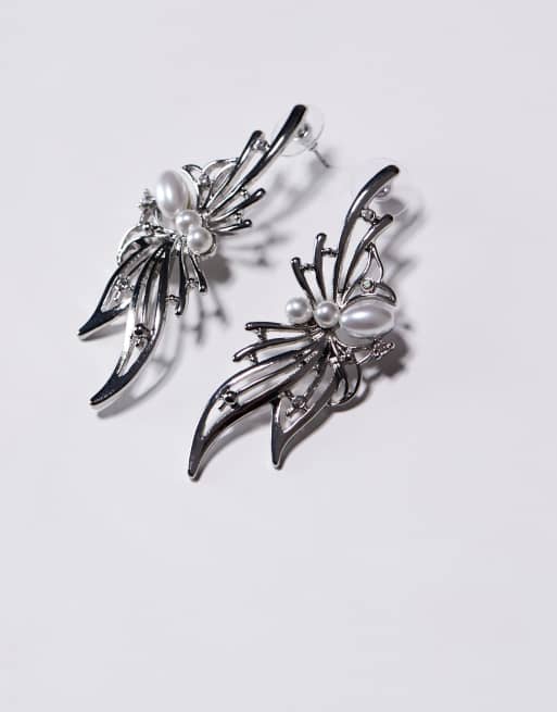 ASOS DESIGN - Halloween - Statement-oorbellen met spinontwerp en imitatieparels in zilverkleur, 3 van 3