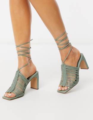 scarpe con tacco intrecciate