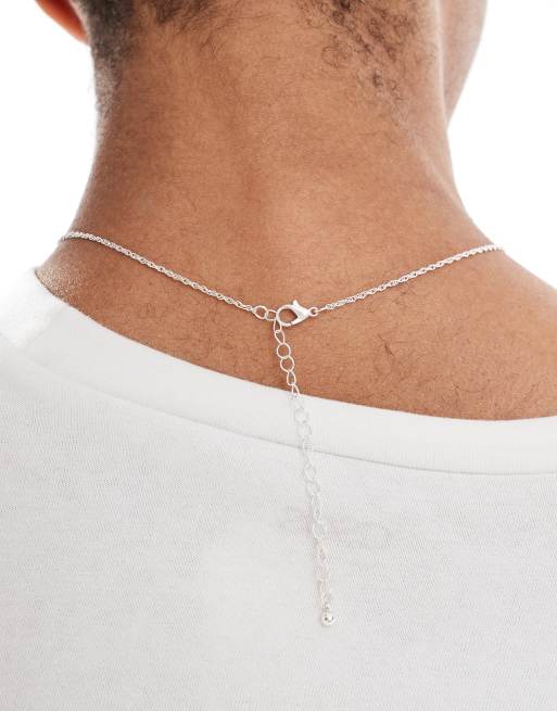 ASOS DESIGN - Halskæde med smeltet korsvedhæng i slidt sølvfarve  , 2 af 3