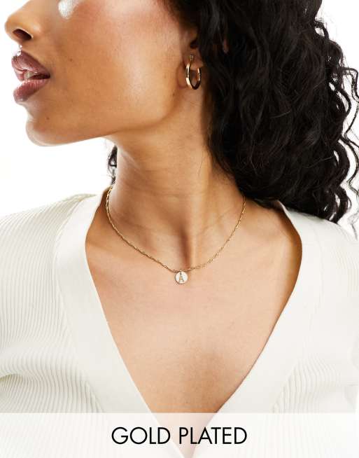 ASOS DESIGN – Halskette mit 14-Karat-Vergoldung, Perlenscheibe mit „A“-Initiale und Geschenkbeutel