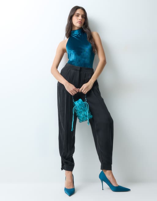 ASOS DESIGN halterneck-body i sammet med rosett i teal, 3 av 5