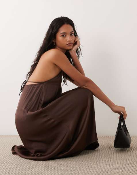 ASOS DESIGN halterneck midi-klänning med ojämn fåll i chokladbrun - view 1