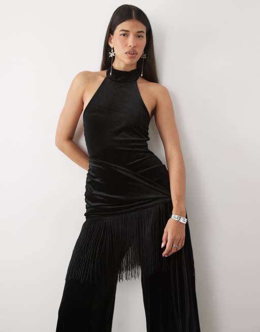 ASOS DESIGN halterneck velour-jumpsuit med frynseomviklingsdetalje i sort, 2 af 4
