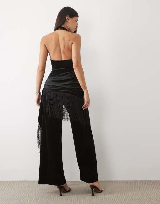ASOS DESIGN halterneck velour-jumpsuit med frynseomviklingsdetalje i sort, 4 af 4