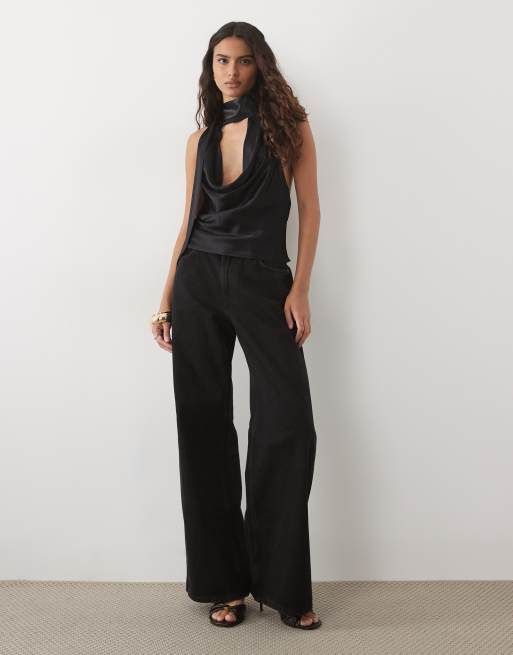 ASOS DESIGN halternecktopp i svart satin med scarfdetalj, 2 av 4