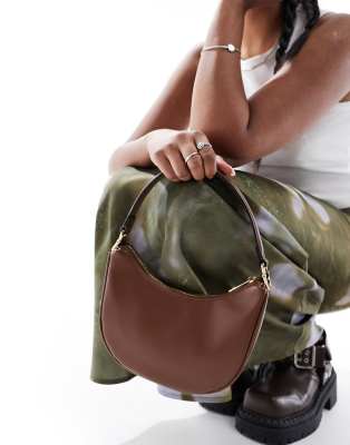 ASOS DESIGN - Halvmåneformet skuldertaske med aftagelig crossbody-kædestrop i brun