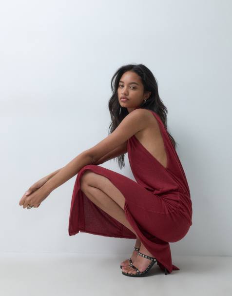 ASOS DESIGN halvtransparent stickad maxiklänning med hög krage och ärmlös modell i berry - view 1
