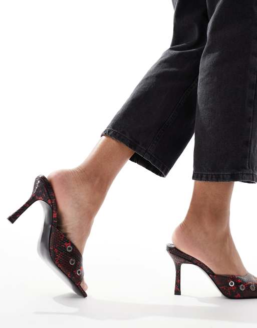 ASOS DESIGN Hammer Mules mit Schlangenprint Osendetail und mittelhohem Absatz