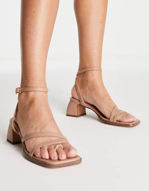 ASOS DESIGN – Hampton – Beżowe sandały na średnim obcasie klockowym, 4 z 4